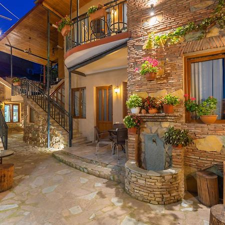 Apartments With Wine Cellar In Old Tiflis Exterior foto